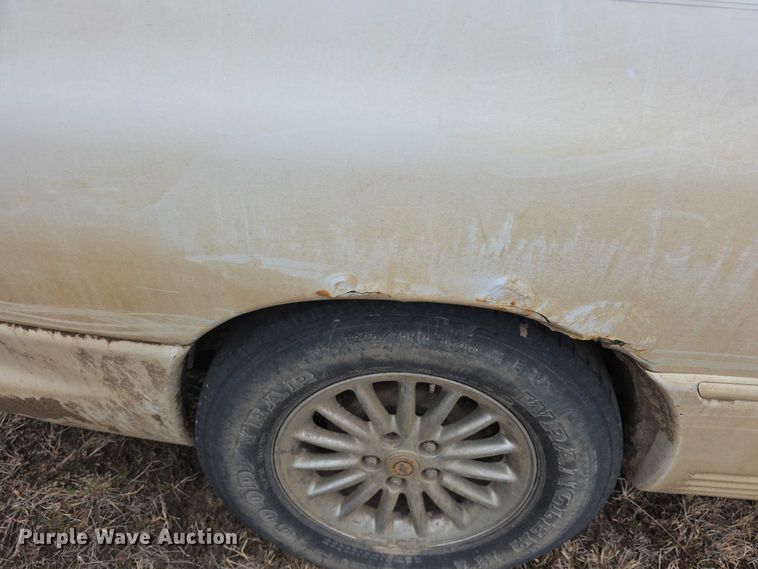 image for item FI0921 1999 Chrysler Town & Country Limited van