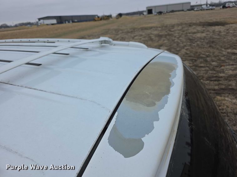 image for item FI0921 1999 Chrysler Town & Country Limited van