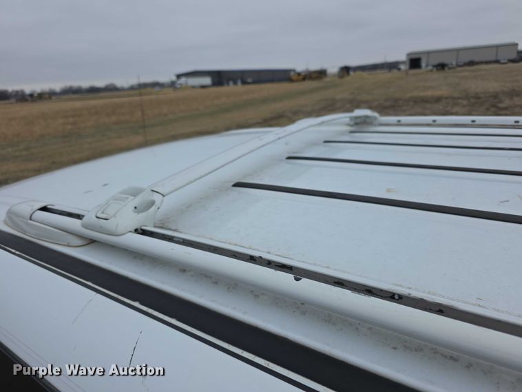 image for item FI0921 1999 Chrysler Town & Country Limited van