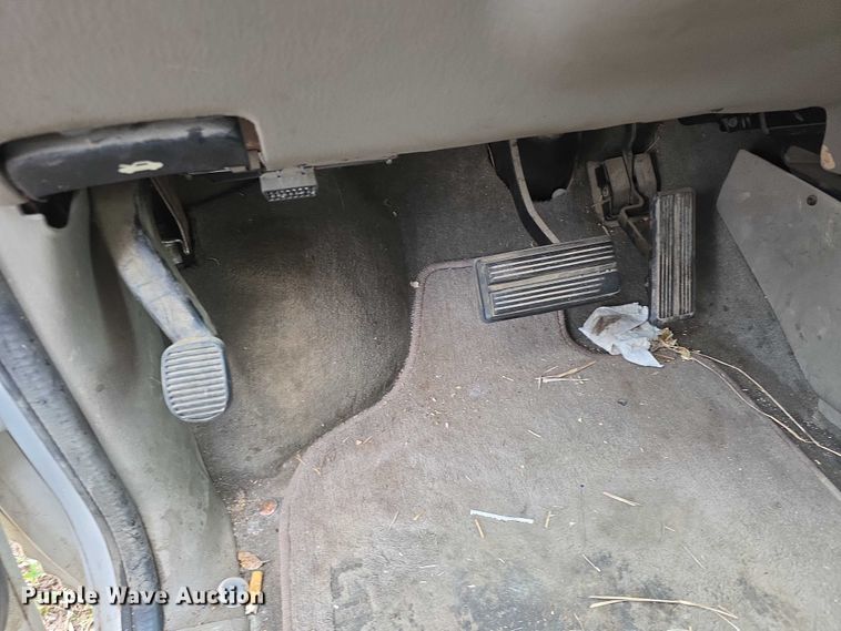 image for item FI0921 1999 Chrysler Town & Country Limited van