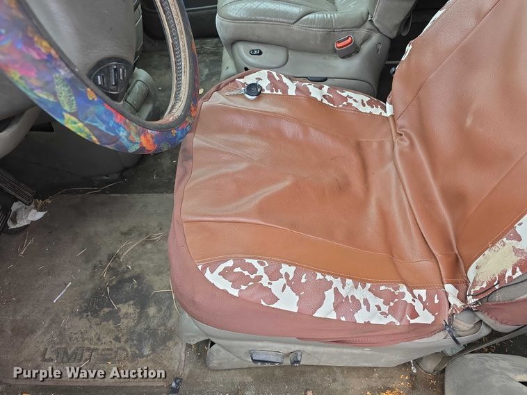 image for item FI0921 1999 Chrysler Town & Country Limited van