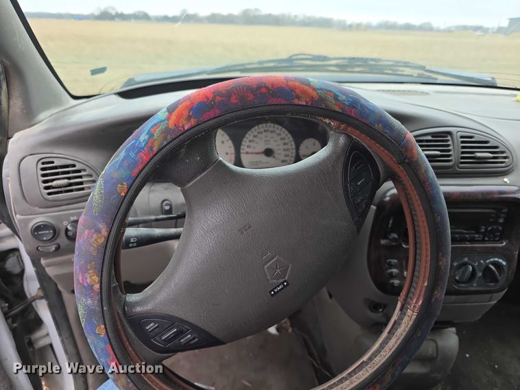 image for item FI0921 1999 Chrysler Town & Country Limited van