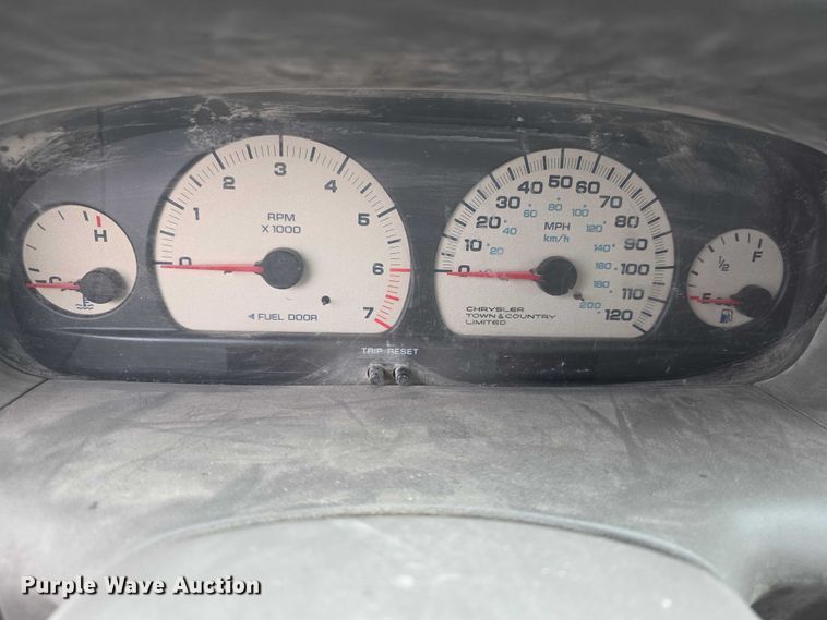 image for item FI0921 1999 Chrysler Town & Country Limited van