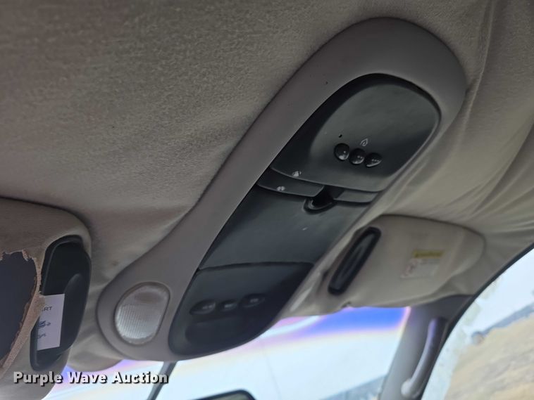 image for item FI0921 1999 Chrysler Town & Country Limited van