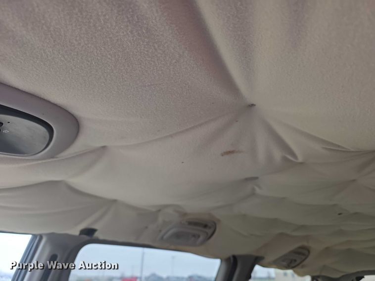 image for item FI0921 1999 Chrysler Town & Country Limited van