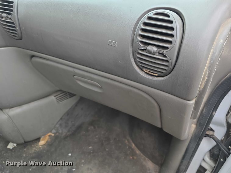 image for item FI0921 1999 Chrysler Town & Country Limited van