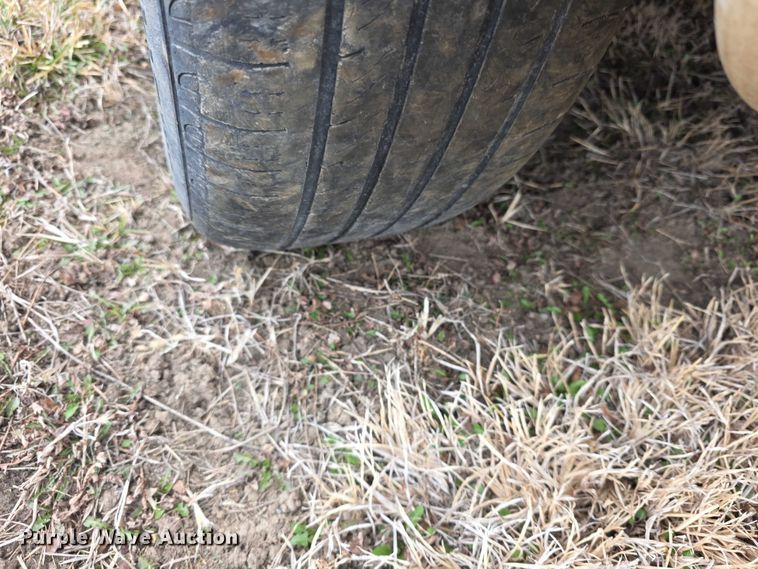 image for item FI0921 1999 Chrysler Town & Country Limited van