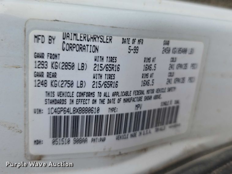 image for item FI0921 1999 Chrysler Town & Country Limited van