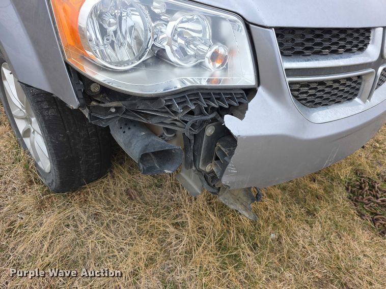 image for item FI0922 2014 Dodge Grand Caravan SXT van