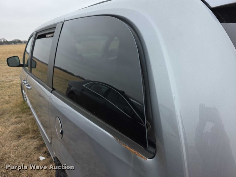 image for item FI0922 2014 Dodge Grand Caravan SXT van