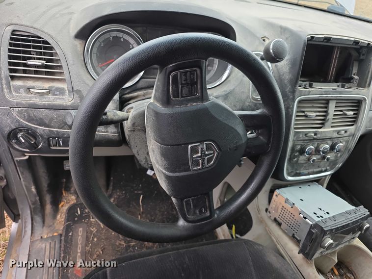 image for item FI0922 2014 Dodge Grand Caravan SXT van