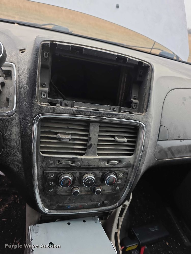 image for item FI0922 2014 Dodge Grand Caravan SXT van