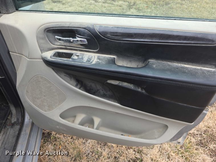 image for item FI0922 2014 Dodge Grand Caravan SXT van