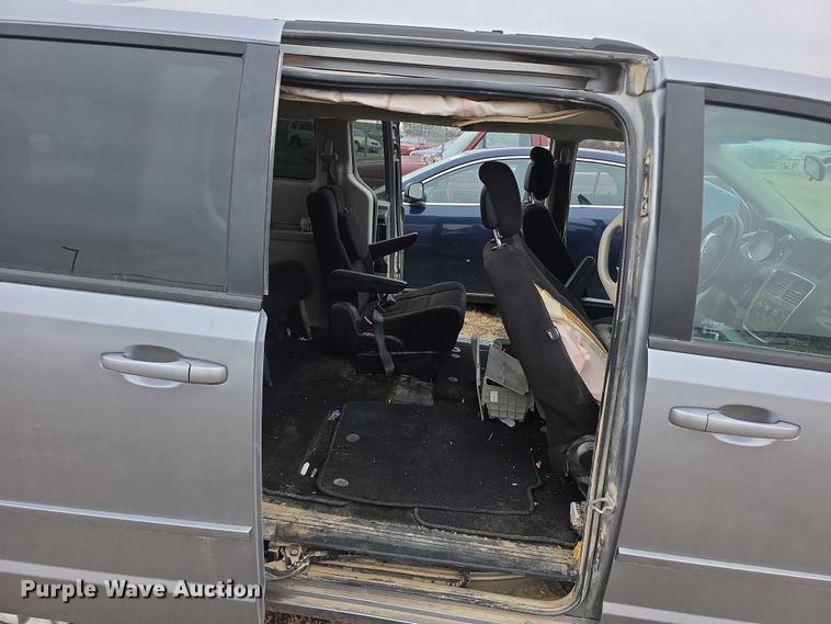 image for item FI0922 2014 Dodge Grand Caravan SXT van