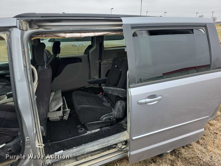 image for item FI0922 2014 Dodge Grand Caravan SXT van