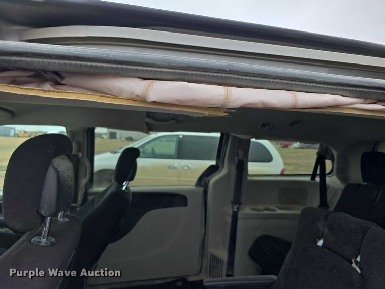 image for item FI0922 2014 Dodge Grand Caravan SXT van