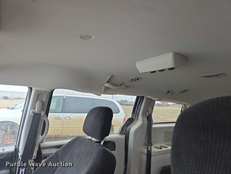 image for item FI0922 2014 Dodge Grand Caravan SXT van