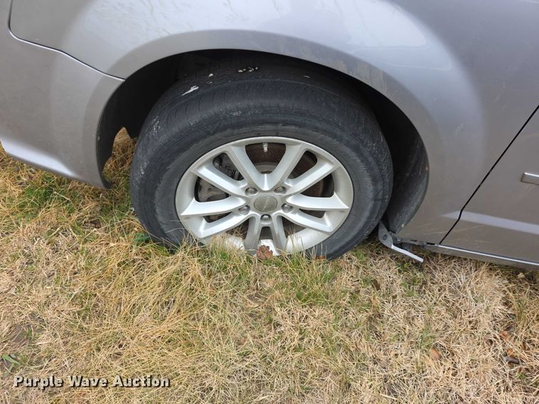 image for item FI0922 2014 Dodge Grand Caravan SXT van