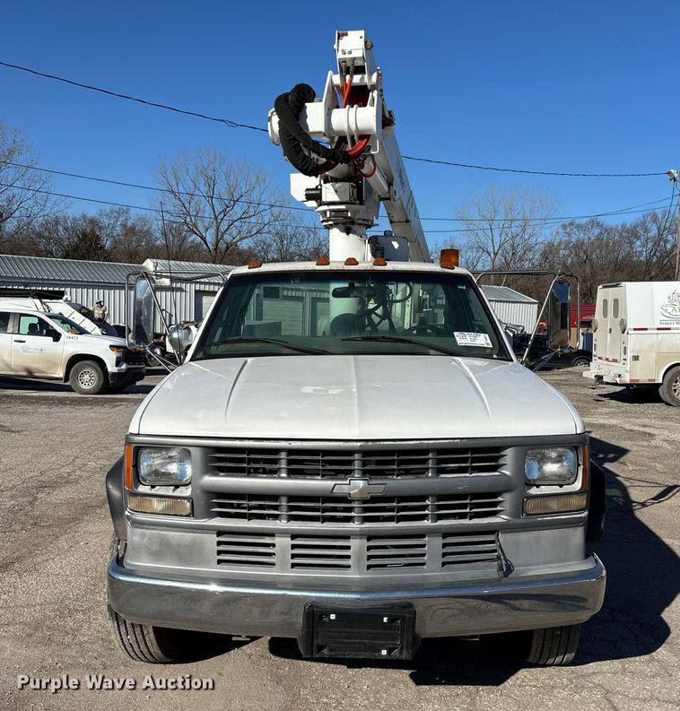 image for item FI0925 1999 Chevrolet 3500HD bucket truck