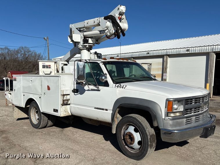 image for item FI0925 1999 Chevrolet 3500HD bucket truck