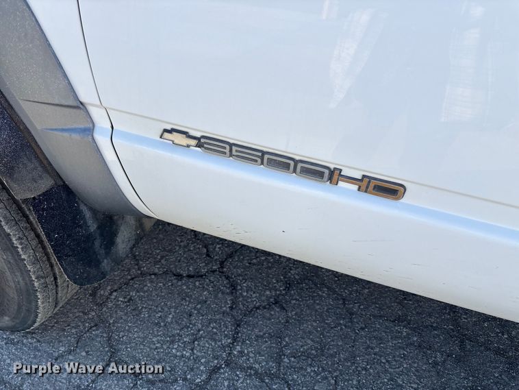 image for item FI0925 1999 Chevrolet 3500HD bucket truck