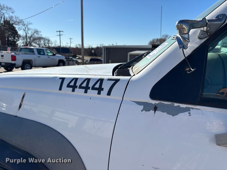 image for item FI0925 1999 Chevrolet 3500HD bucket truck