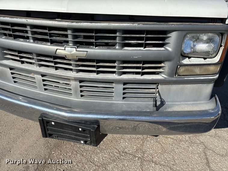 image for item FI0925 1999 Chevrolet 3500HD bucket truck