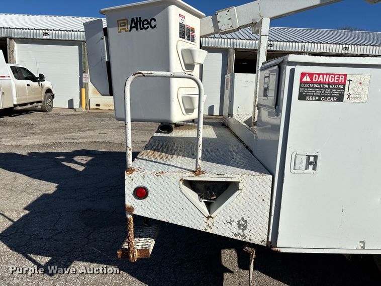 image for item FI0925 1999 Chevrolet 3500HD bucket truck