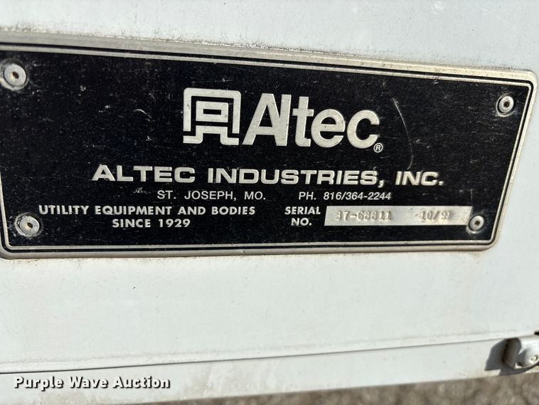 image for item FI0925 1999 Chevrolet 3500HD bucket truck