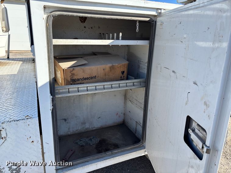 image for item FI0925 1999 Chevrolet 3500HD bucket truck