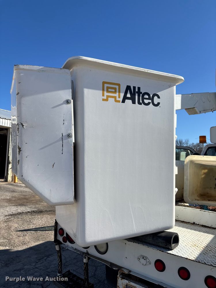 image for item FI0925 1999 Chevrolet 3500HD bucket truck