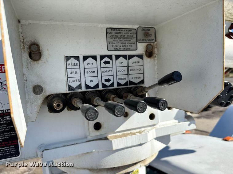 image for item FI0925 1999 Chevrolet 3500HD bucket truck