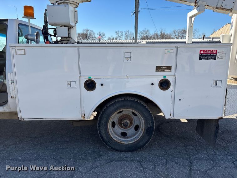 image for item FI0925 1999 Chevrolet 3500HD bucket truck