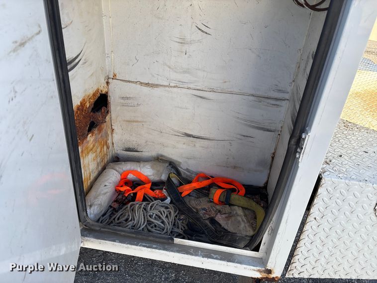 image for item FI0925 1999 Chevrolet 3500HD bucket truck