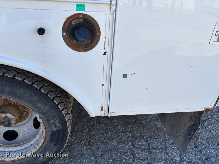 image for item FI0925 1999 Chevrolet 3500HD bucket truck