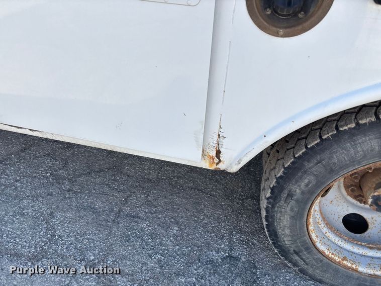 image for item FI0925 1999 Chevrolet 3500HD bucket truck