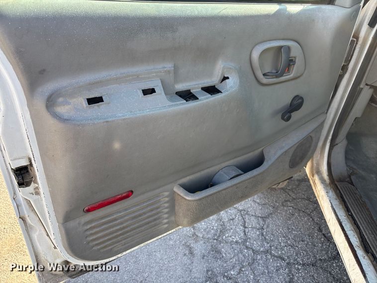 image for item FI0925 1999 Chevrolet 3500HD bucket truck