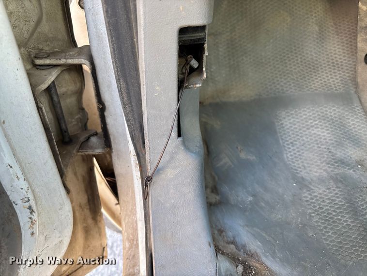 image for item FI0925 1999 Chevrolet 3500HD bucket truck