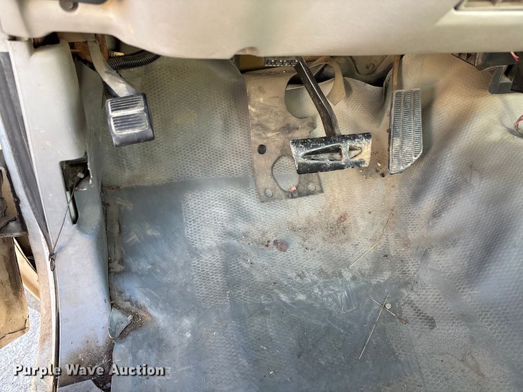 image for item FI0925 1999 Chevrolet 3500HD bucket truck