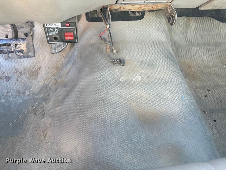 image for item FI0925 1999 Chevrolet 3500HD bucket truck