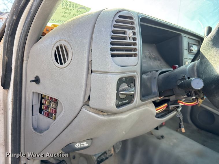 image for item FI0925 1999 Chevrolet 3500HD bucket truck