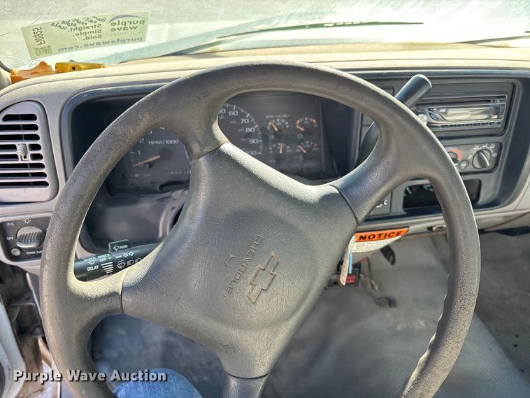 image for item FI0925 1999 Chevrolet 3500HD bucket truck