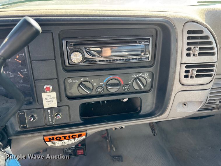 image for item FI0925 1999 Chevrolet 3500HD bucket truck