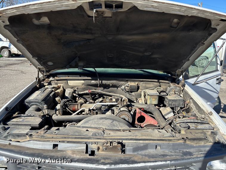 image for item FI0925 1999 Chevrolet 3500HD bucket truck