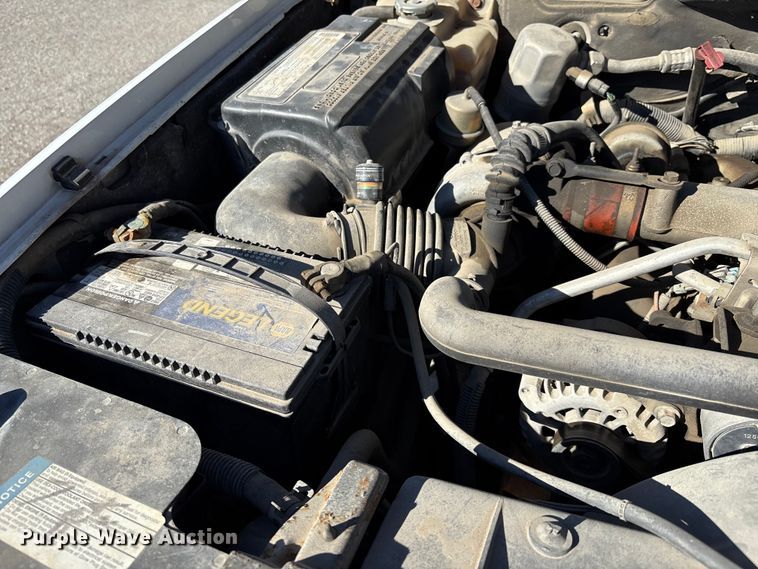 image for item FI0925 1999 Chevrolet 3500HD bucket truck