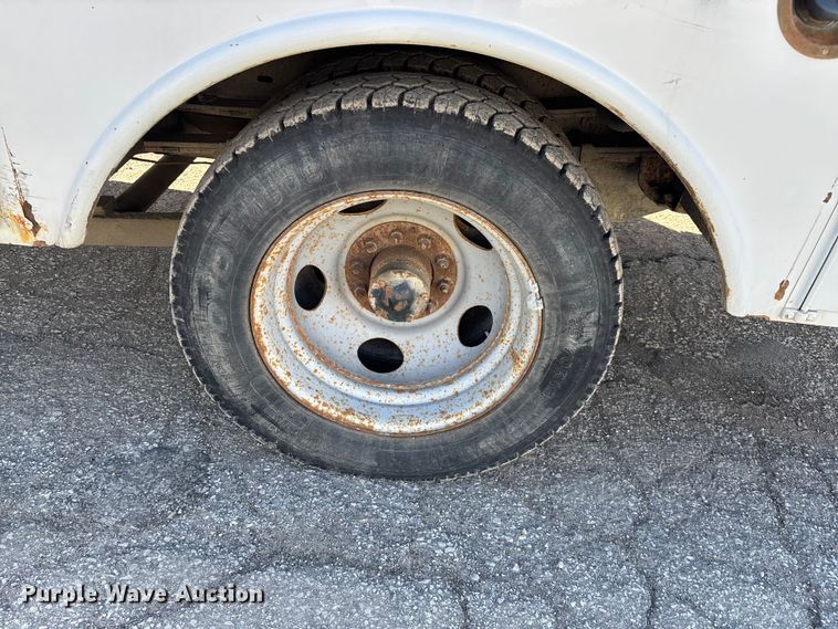 image for item FI0925 1999 Chevrolet 3500HD bucket truck