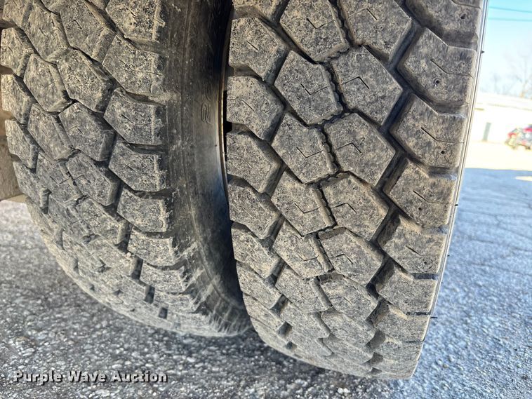 image for item FI0925 1999 Chevrolet 3500HD bucket truck