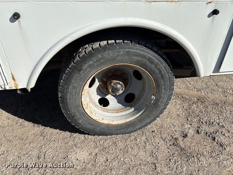 image for item FI0925 1999 Chevrolet 3500HD bucket truck