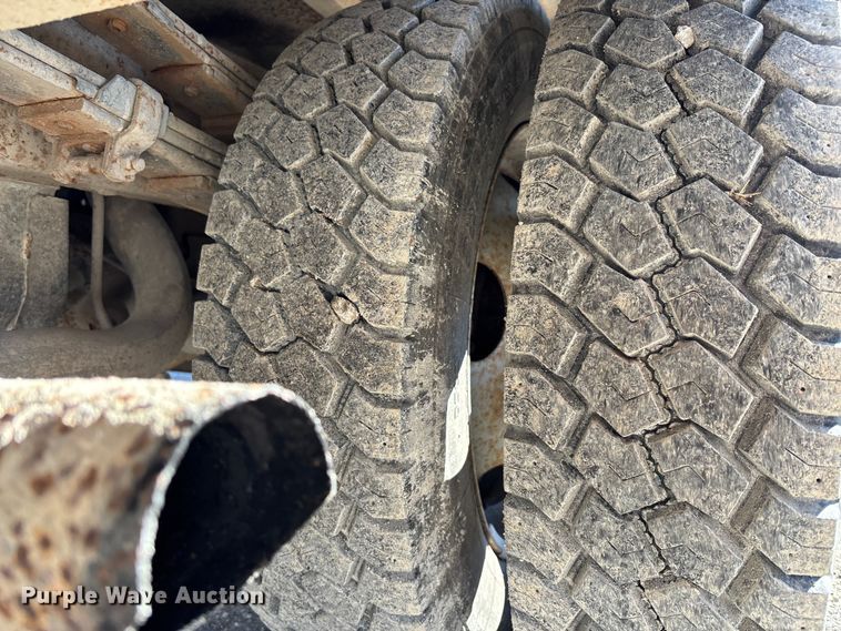 image for item FI0925 1999 Chevrolet 3500HD bucket truck