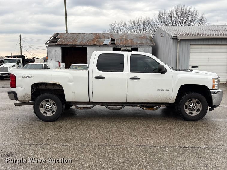 image for item FK1240 2011 Chevrolet Silverado 2500HD Crew Cab pickup truck